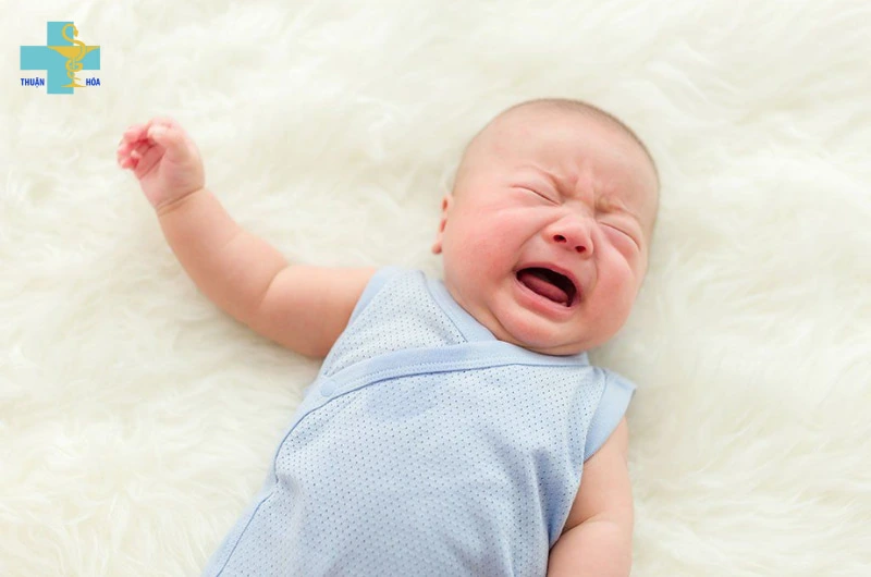 bé sơ sinh bị đau bụng 